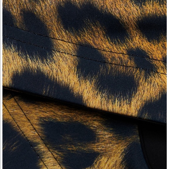 NWT Terez REVERSIBLE leopard Print Sports Bra, S+M - Picture 4 of 10